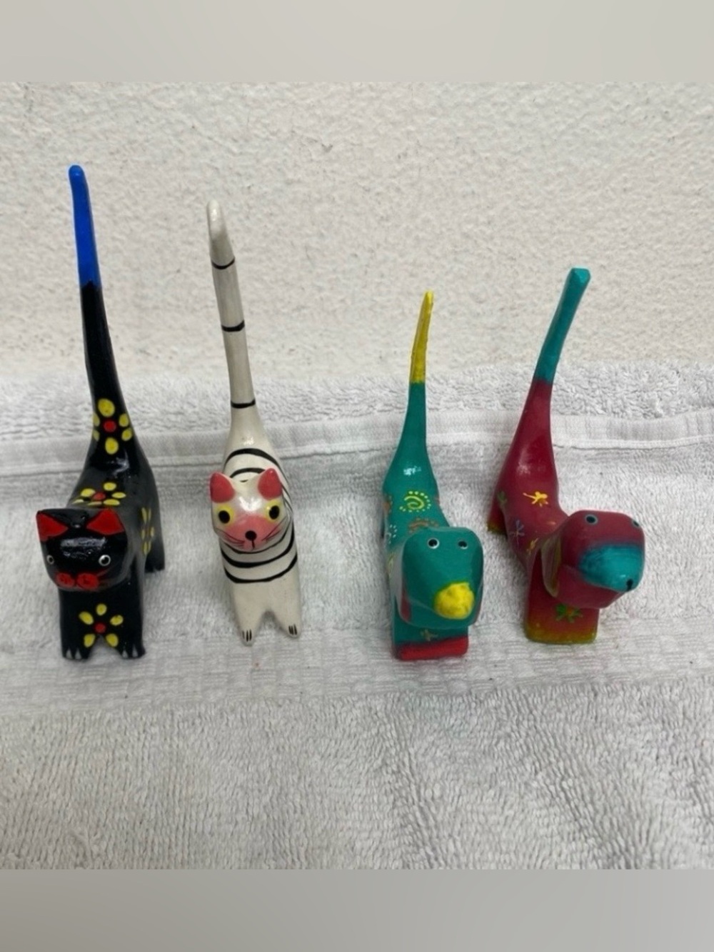 Mexican Hand Painted Cat Dog Small Figurine Alebrije 4 Piece Southwest Farmhouse